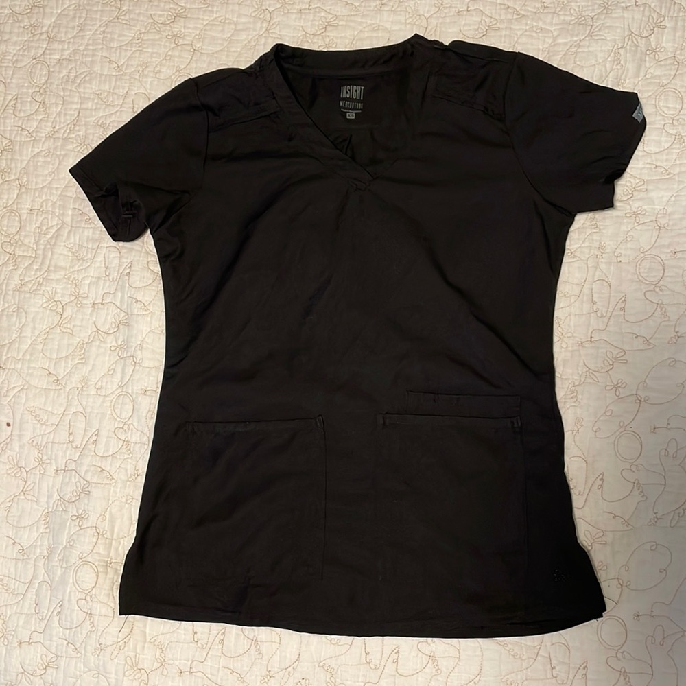 Med Couture insight 3 pocket scrub top